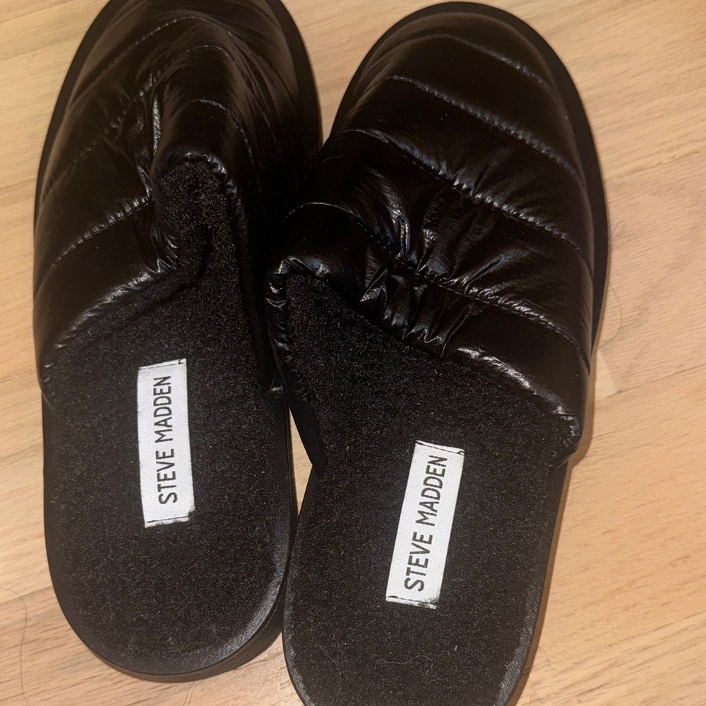 Steve Madden Black Quilted Men's Loafers - Picture 6 of 8